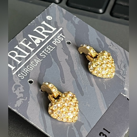 Trifari Vintage Heart with Rhinestones Dangle Earrings Gold Toned - Picture 6 of 7